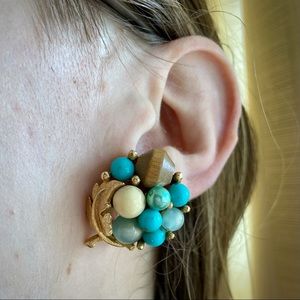 Beautiful Vintage Turquoise/Gold Clip-On Earrings